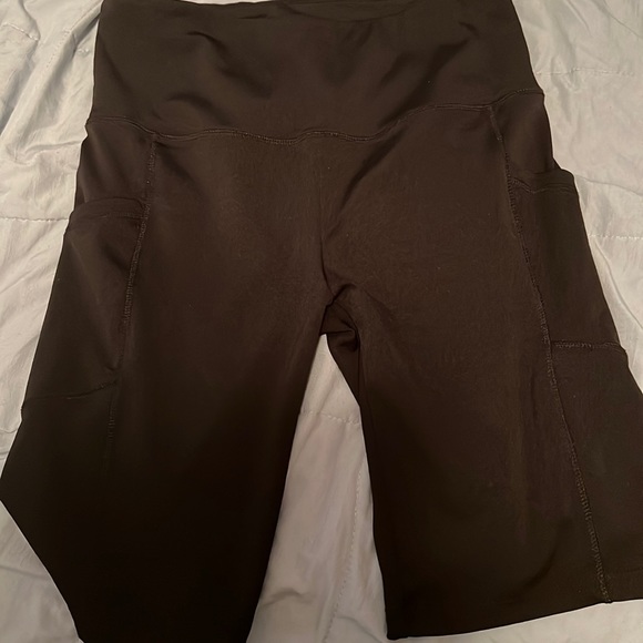 Yoga shorts with pockets on both sides - Picture 1 of 2